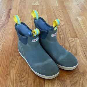 Xtratuf ankle deck boots